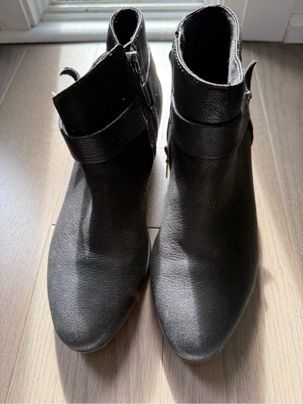 Clarks Women's Black Ankle Boots with Side Zip - size 6.5